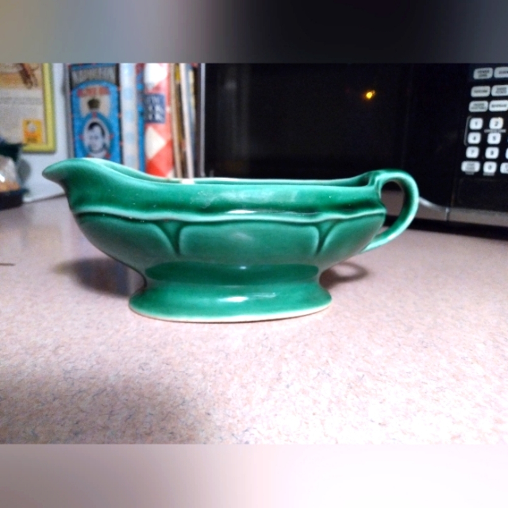 USA** Vintage gravy boat